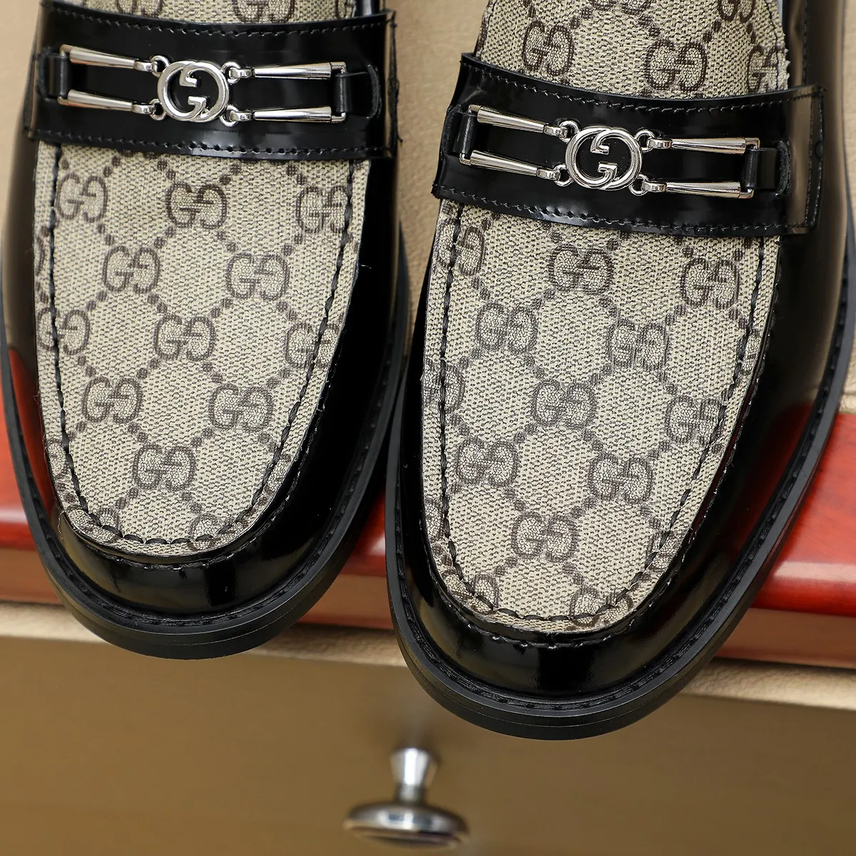 Men's men's shoes💰460💰💰Gucci official website men's business formal leather shoes updated💥Hong Kong counters synchronize new styles💥completely one-to-one replica shipment👍zero gap in counter quality 0⃣️made of imported cowhide on the outside+water-dyed🐂leather lining, color optional! Matching code 38-45